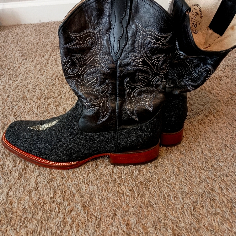 Carreta Black Sting Ray Shoes, Size 10